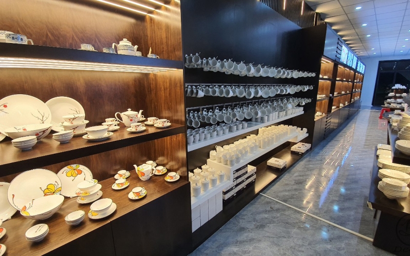THI CÔNG SHOWROOM GỐM SỨ MINH LONG I - CN ĐẮC NÔNG